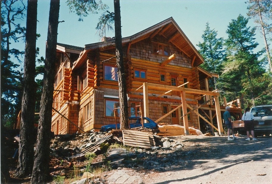 Log home under construction, hand scribed round log walls